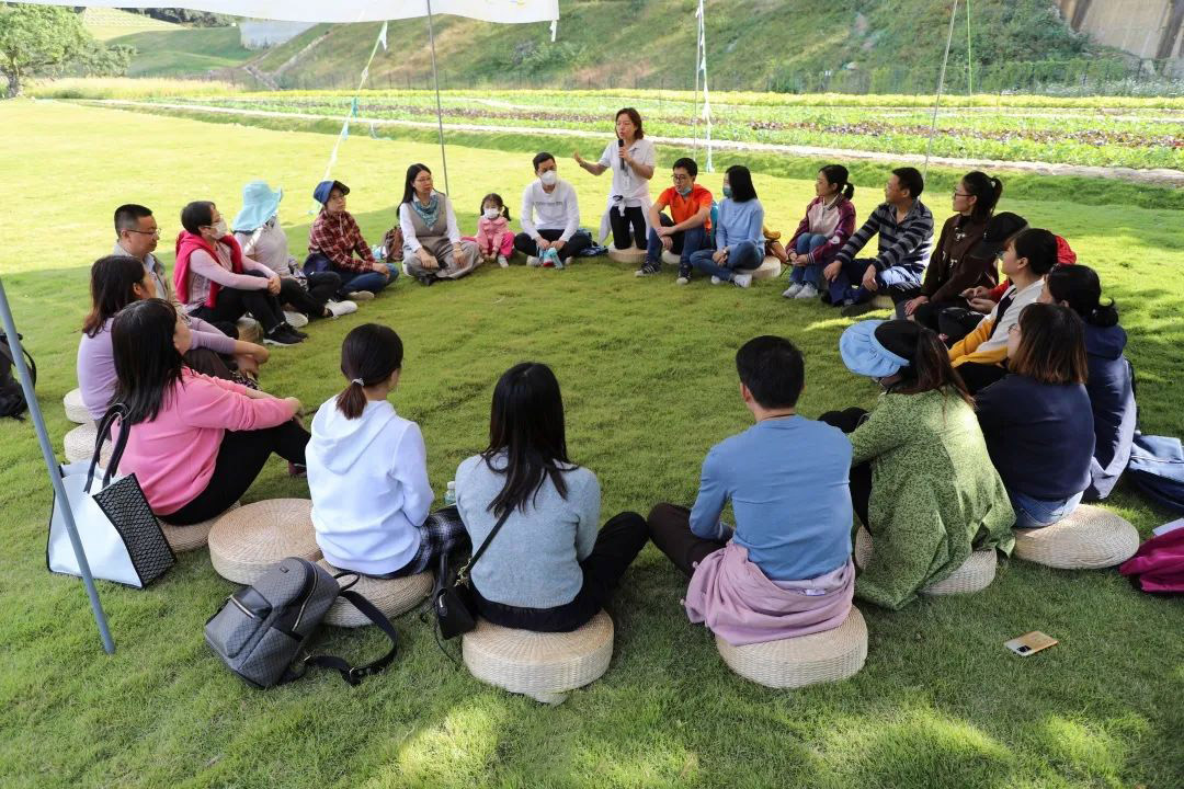 Revue des activités | le professeur Jianli Zhang, expert en psychologie, organise une séance de partage éducatif à Tian Man Shanshui